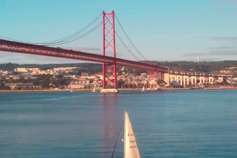 Lisboa:Sunset Sailing Tour at Tagus River with welcome drink