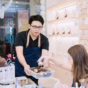 Hanoi: Pearl Mussel Opening Workshop & Custom Jewelry Making