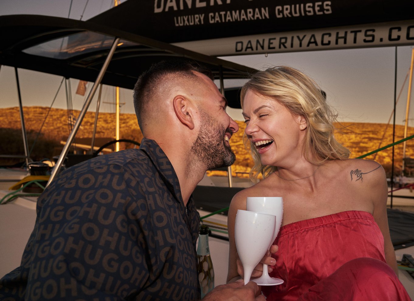 Rethymno: Katamaransejltur ved solnedgang – sushi og fri bar
