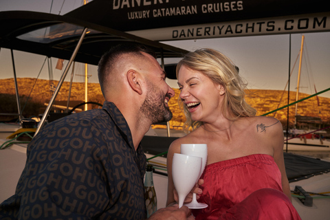 Rethymno: Private Sunset Cruise with Wine and Snacks