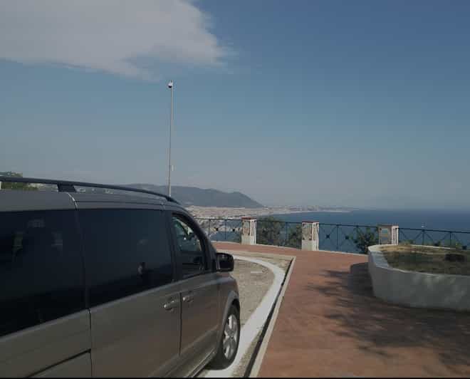 Privater Transfer vom und zum Flughafen Salerno nach Positano oder