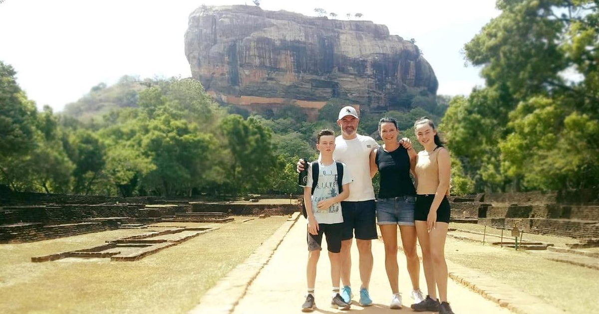 Dagtocht Kandy Naar Sigiriya Rots Dambulla Minneriya Safari