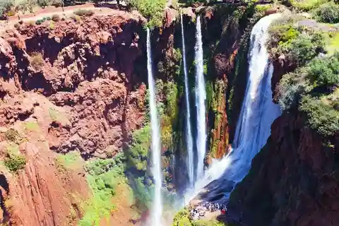 Au départ de Marrakech : Randonnée guidée et excursion en bateau aux cascades d'Ouzoud