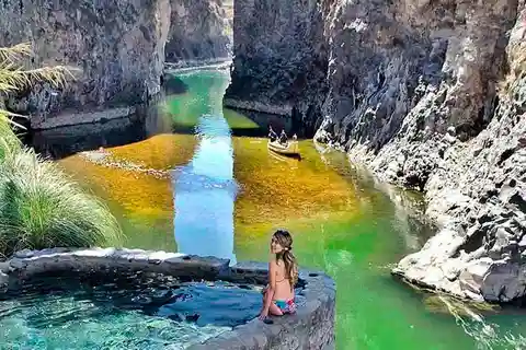 Desde Arequipa: Excursión en grupo reducido al Valle del Colca y los Baños Termales