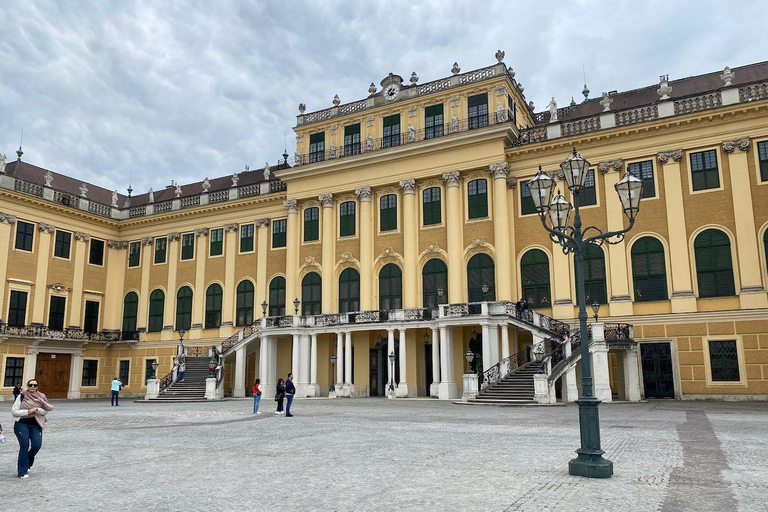Vienna: UNESCO Schönbrunn Palace Guided Tour with Entry