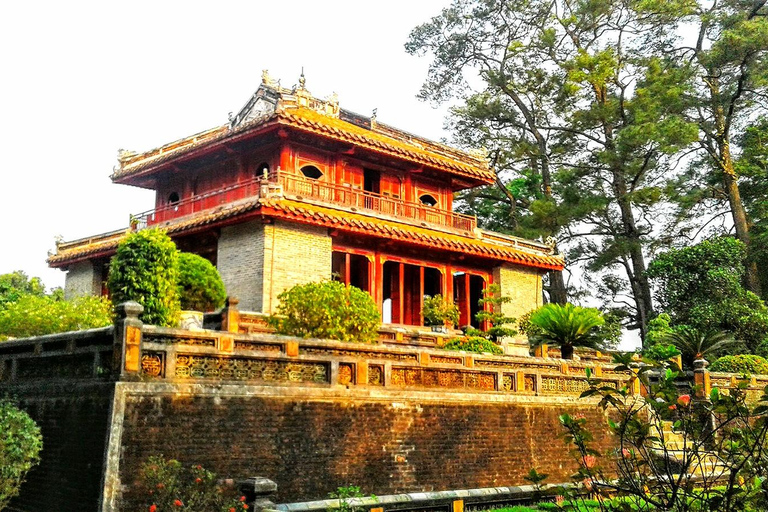 Tour en barco del dragón de Hue: Explora la Pagoda Thien Mu y las Tumbas Reales