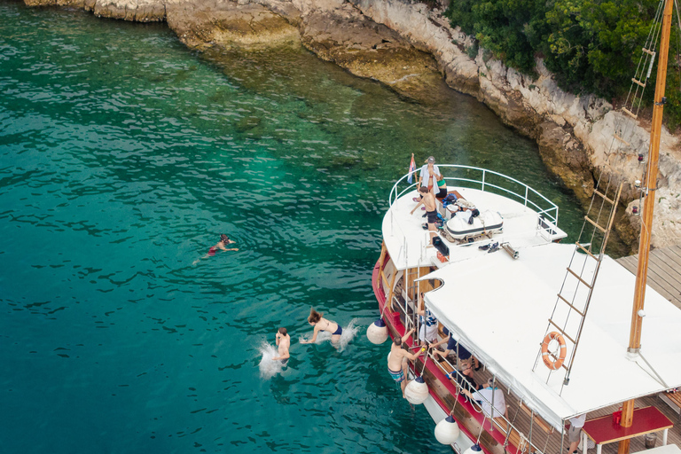 Rovinj: Red Island & Lim Fjord boat tour with BBQ & Swimming