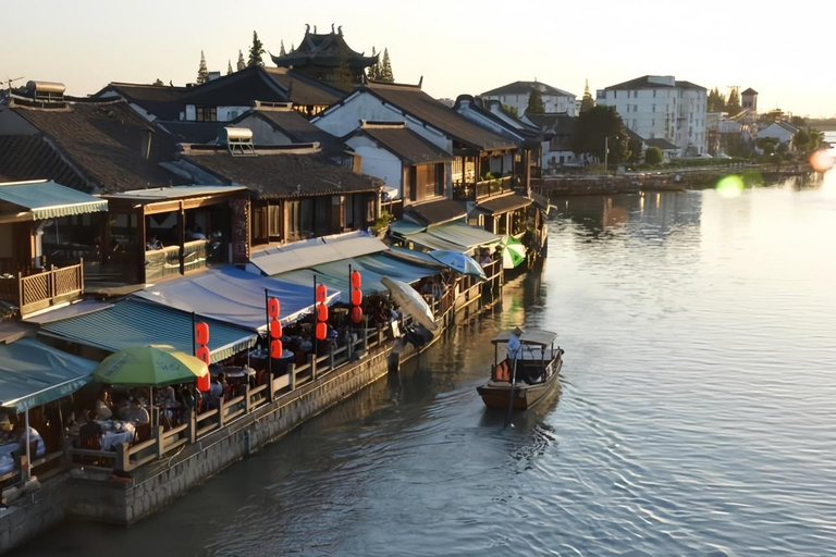 Shanghai: Film Park & Zhujiajiao Ancient Town Tour (上海:) 上海影视乐园+朱家角古镇一日游