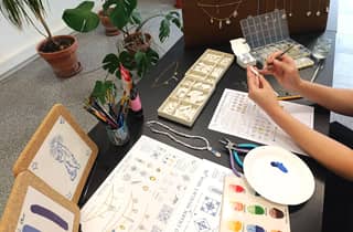 Porto: Keramik-Charm-Schmuck-Workshop mit einer Künstlerin