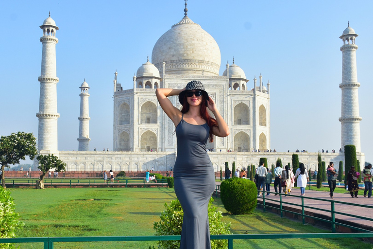 Ab Delhi: Besuch des Taj Mahal bei Sonnenuntergang und Agra-TourAuto mit Fahrer, Reiseführer, Eintritt zu den Denkmälern, & Mittagessen