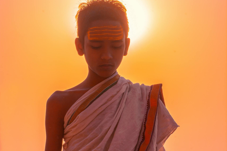 Varanasi: Passeio de barco ao nascer do sol com chá Masala - Cerimônia ArtiTour somente com acompanhante