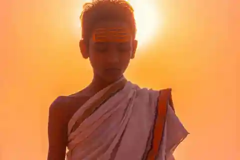 Varanasi: Passeio de barco ao nascer do sol com chá Masala - Cerimônia Arti
