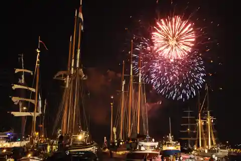 Amsterdam: Crucero nocturno SAIL con fuegos artificiales y burbujas