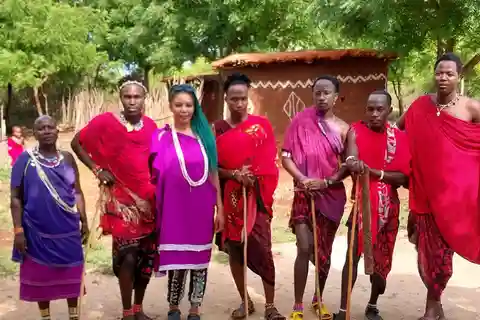 Zanzibar: tour del villaggio Maasai con crociera in Dhow al tramonto