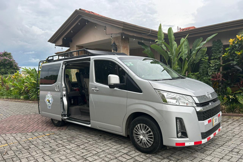 Transporte de Tortuguero &quot;La Pavona&quot; para San José