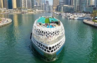 Dubai: Mega Yacht Dinner Cruise with Buffet