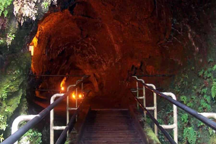 Hilo: Vulkan-Nationalpark & schwarzer Sandstrand. Foto: GetYourGuide
