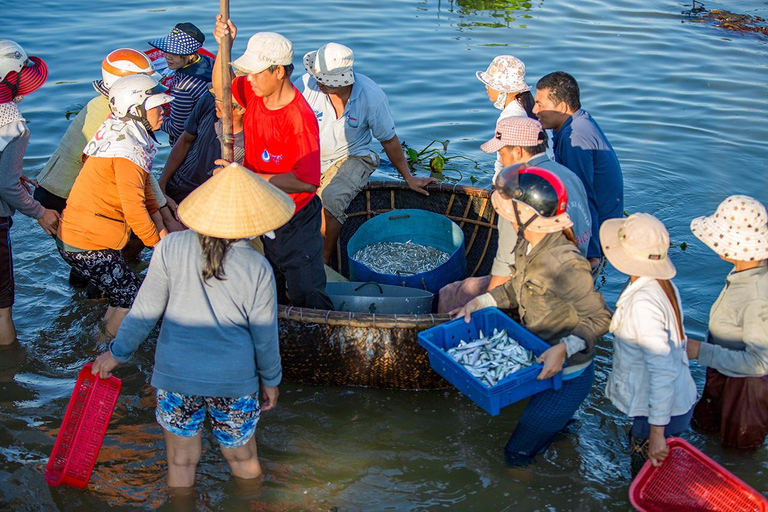 Half-day Fish Village &amp; Famous Vietnam SampanPrivate Tour