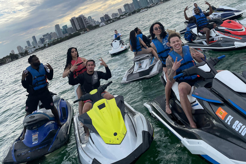 Miami: Aventura en moto acuática con paseo en barco de cortesía