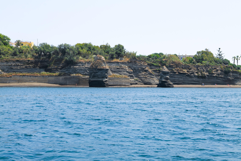 De Nápoles: Transferência para Procida com passeio de barco pela ilhaPasseio de barco pela ilha com paragem para nadar