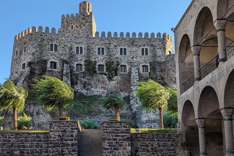 Vardzia. Paravanimeer, Khertvisi &amp; Lomsia kasteel, RabatiPrivé