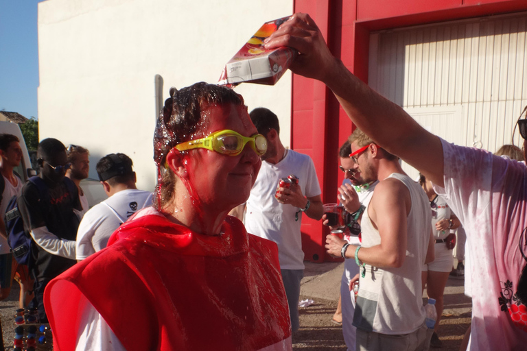 Madrid: : La Tomatina Day Trip to Buñol with Party Access