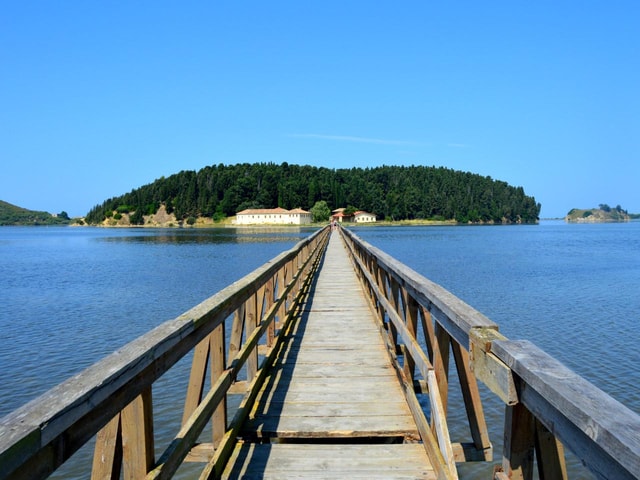 From Tirana: Vlora City and Zvernec Island Guided Day Trip