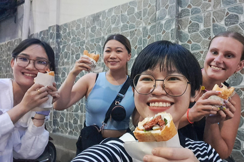 Ho Chi Minh City: Tour gastronomico in scooter con undici degustazioniTour per piccoli gruppi con trasferimento in hotel