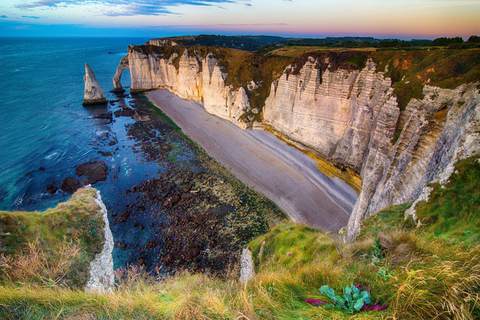 Étretat Cliffs & Rouen Christmas Magic – Exclusive Day Tour Comfort Sedan ( 1-3 Guests)