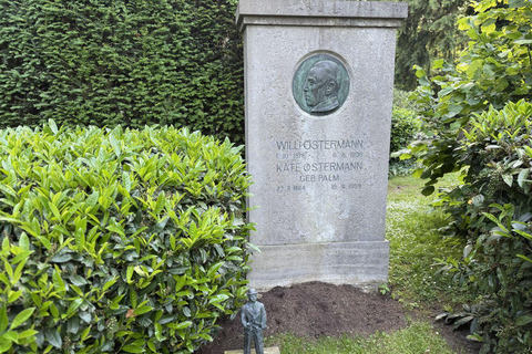 Melaten Cemetery Tour: Great People in Cologne and Carnival