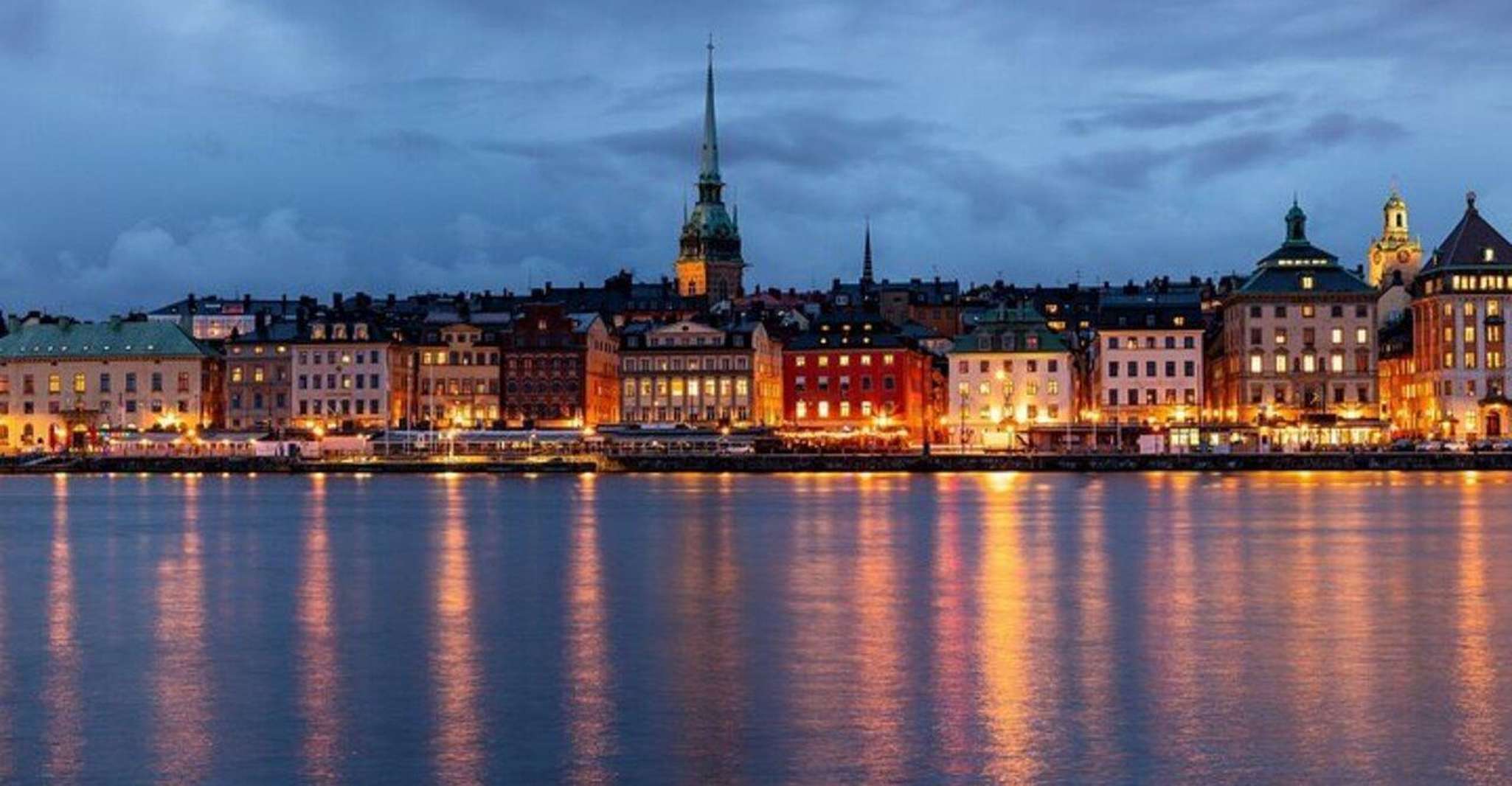 Stockholm: Must-See Attractions Walking Tour with a Guide