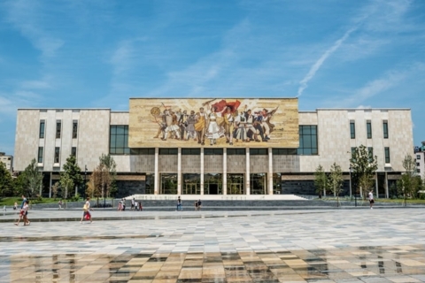 Wycieczka po Tiranie z wizytą w Muzeum BunkartWycieczka po mieście Tirana z Muzeum Bunkart