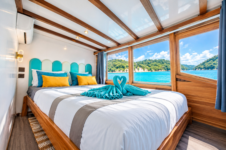 3-Day Komodo National Park Cruise with NK Superior Phinisi Sharing Cabin, Single Bed, Ocean View