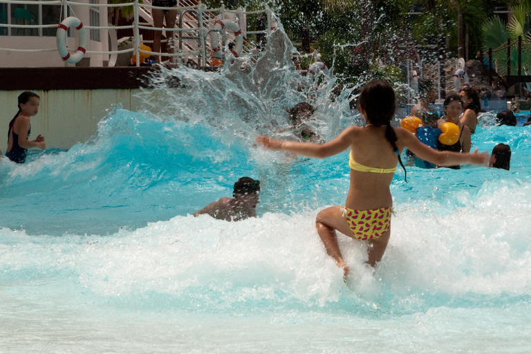 Paris: Eintrittskarte für den Wasserpark AquaboulevardParis: Aquaboulevard-Wasserpark-Eintrittskarte