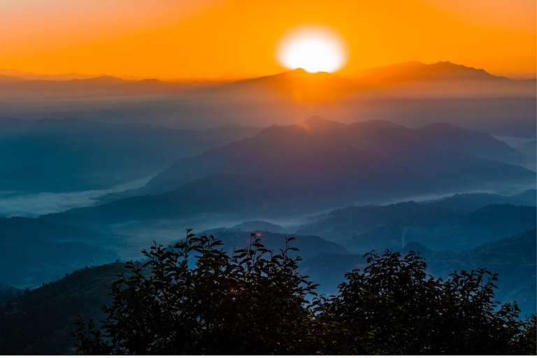 Kathmandu: Nagarkot Sunrise Tour with Day Hike