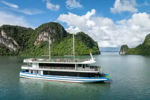 Halong Bay: Luxury Day Cruise, Caves, Kayak & Buffet Lunch