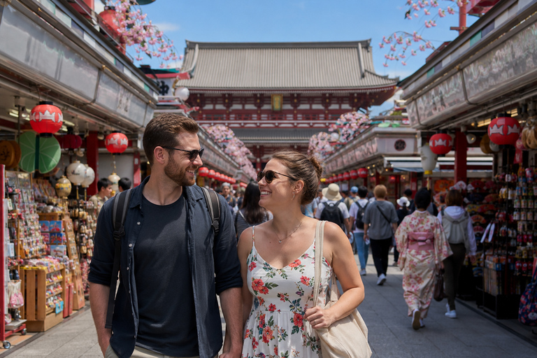 Tokyo: Private Couple & Family Travel Story Photoshoot Shooting time (2 hour)
