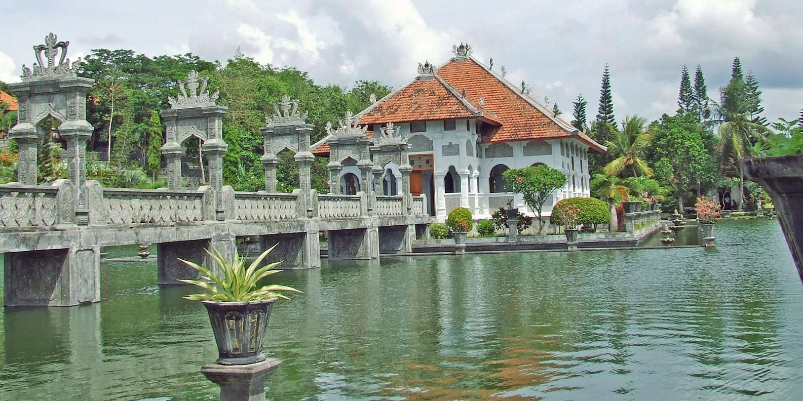 Bali: Tulamben Shipwreck Snorkeling & Water Palace Tour