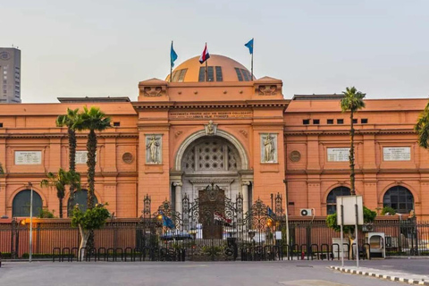 Il Cairo: Piramidi, Museo Egizio e tour del Cairo coptoIl tour include trasferimenti, guida Eng, pranzo e ingresso.