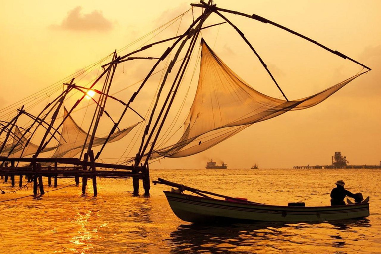 Kochi to Kumarakom: Heritage Tour & Sunset Trails Kochi to Kumarakom: Sunset Shikara & Heritage Tour