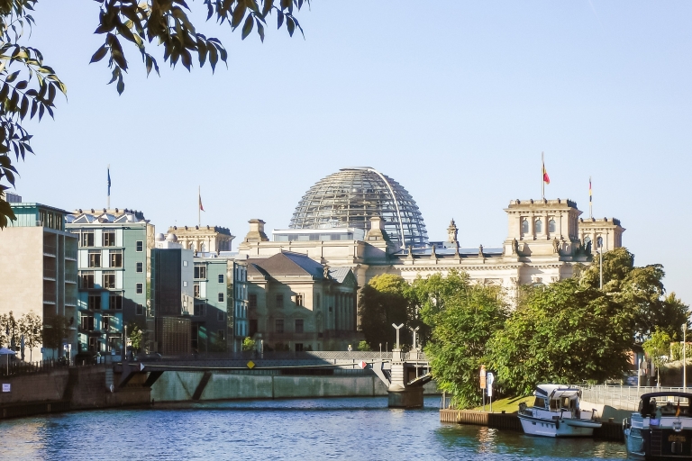 Berlin: Reichstag, sala plenarna, kopuła i dzielnica rządowaBerlin: Reichstag z salą plenarną i kopułą – j. niemiecki