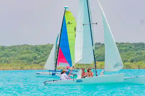 Catamarán por la Laguna de Bacalar y Haz Nuevos Amigos