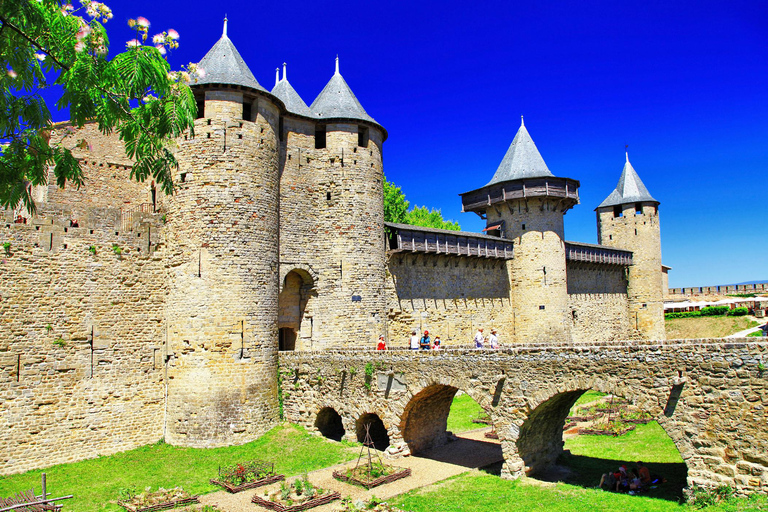 Carcassonne: Express Walk with a Local in 60 minutes 90 min - Private Tour
