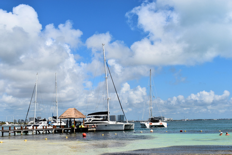 Cancun : Catamaran Isla Mujeres avec buffet, boissons et plongée en apnéeCircuit au départ de Cancun