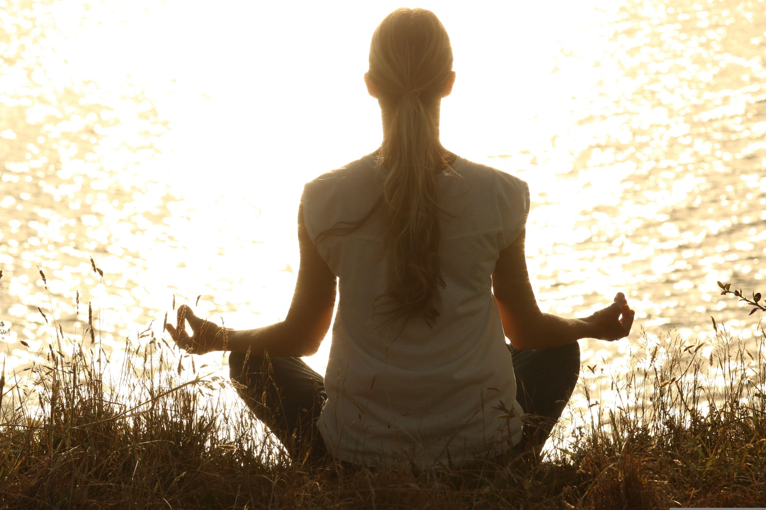 Antibes: Yogastunde bei Sonnenuntergang mit Aperitif und Schwimmen