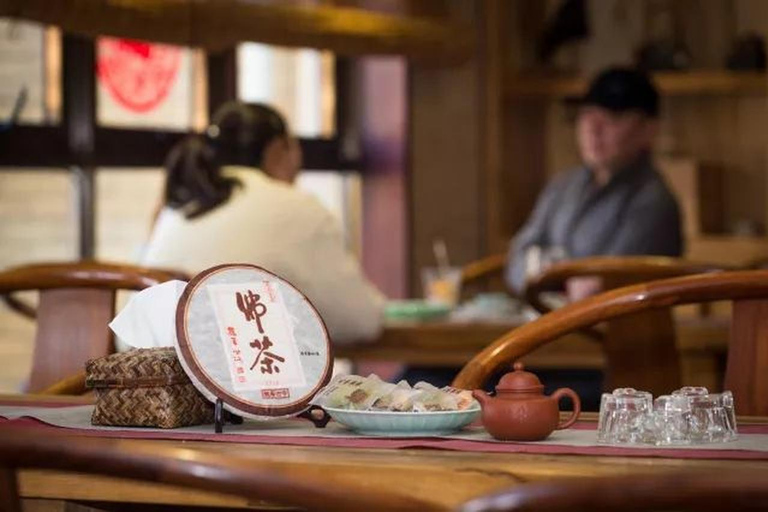 Shanghai: Longhua Temple Buddhist tour with local expert