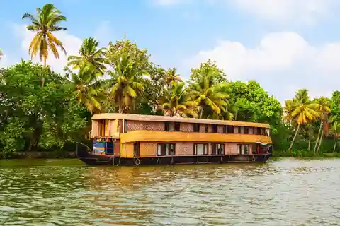 From Cochin: 5 Days Private Kerala Tour with 3 Star Hotel