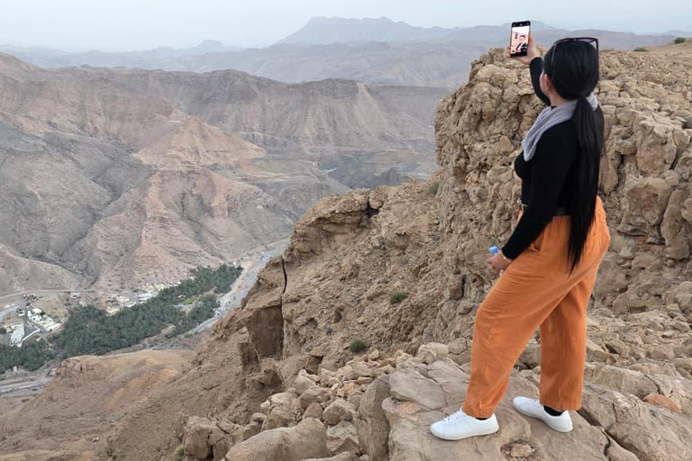 Muscat: Saal Walk Guided Hike with Sunset & City Views Tour