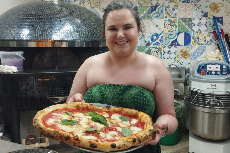 Nápoles: Aula de preparação de pizzas com um chef napolitano e bebida