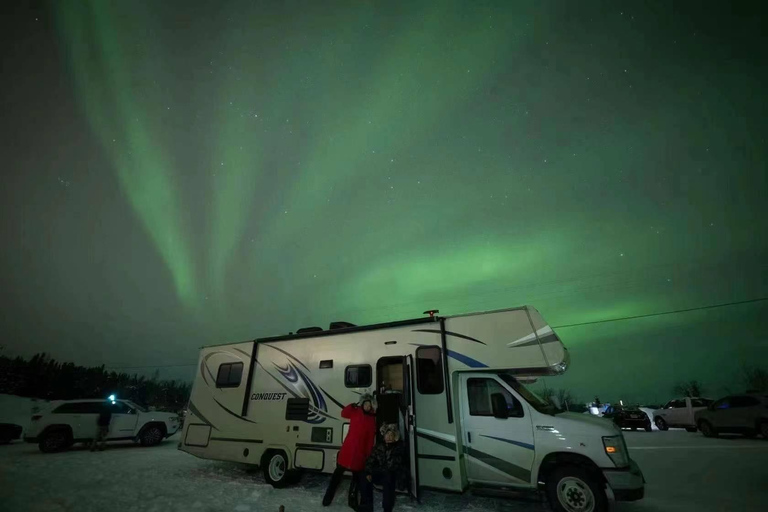 Luxuriöse Wohnmobil Aurora Chasing Tour Kleine Gruppe und private Tour